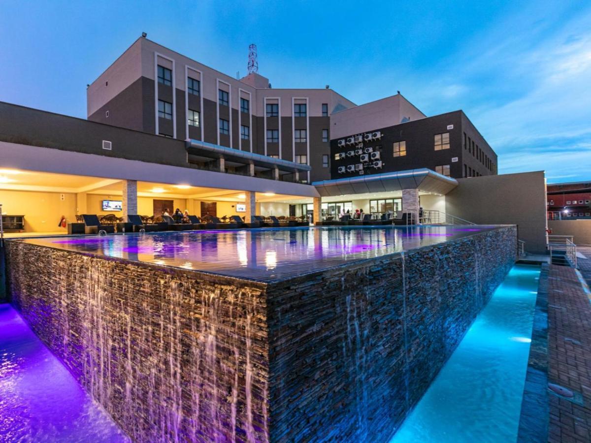 The Grand Aria Hotel And Conference Centre กาโบโรเน ภายนอก รูปภาพ
